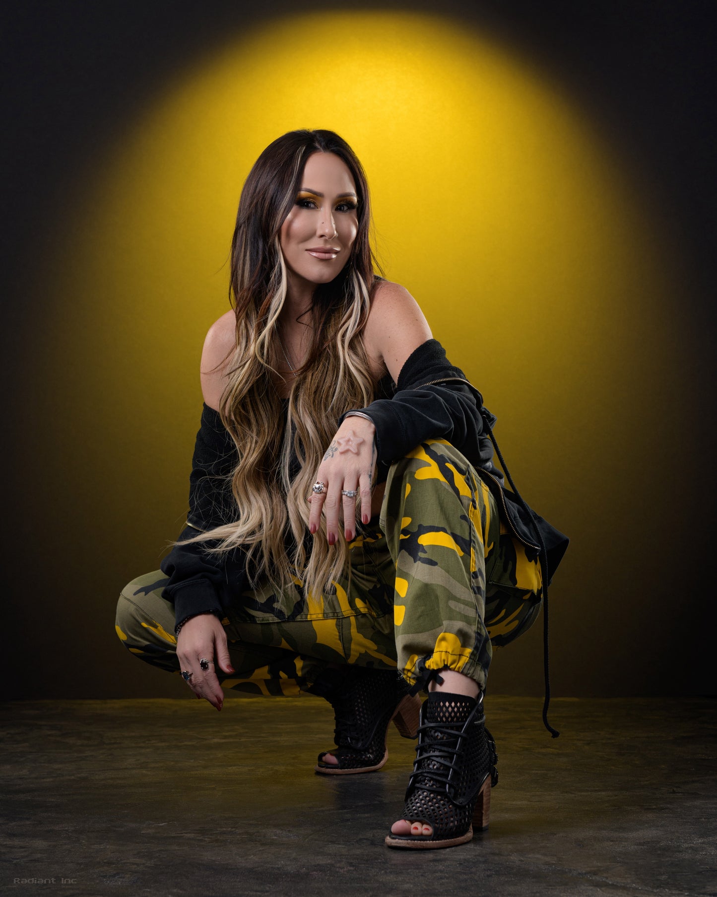 8x10 Shannon Gunz Autographed Photo